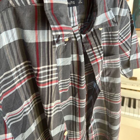 Nautica Men's Short Sleeve Plaid Shirt - Gray and Red Small - Picture 11 of 16